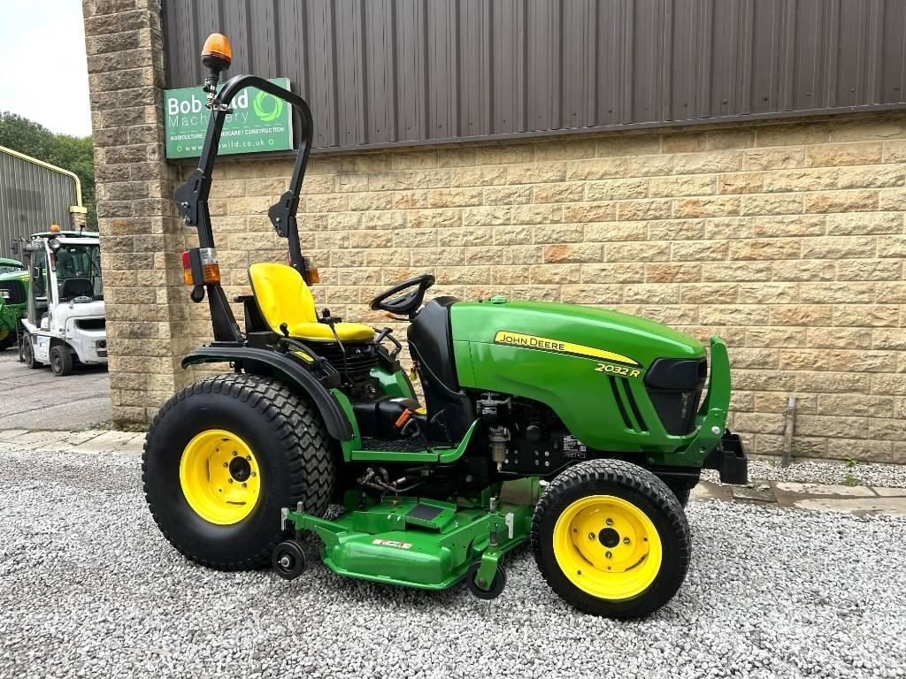 John Deere 2032R Kompaktní traktory