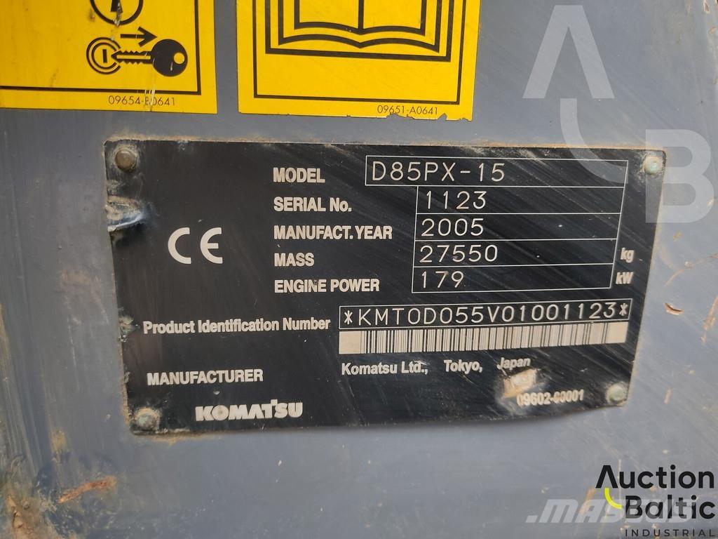 Komatsu D85PX-15 Pásové dozery