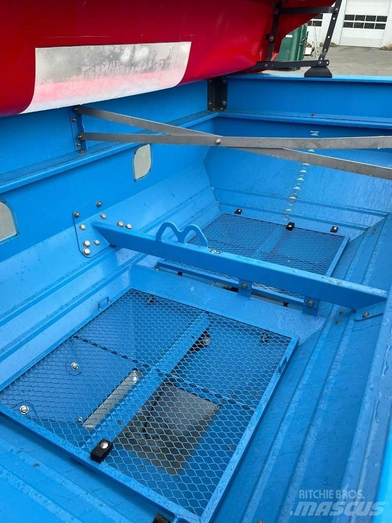 Lemken Tauri 12 Rozmetadlo minerálních hnojiv