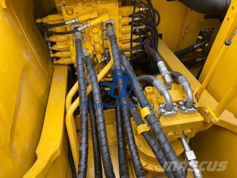 Komatsu PC200-7 Pásová rýpadla