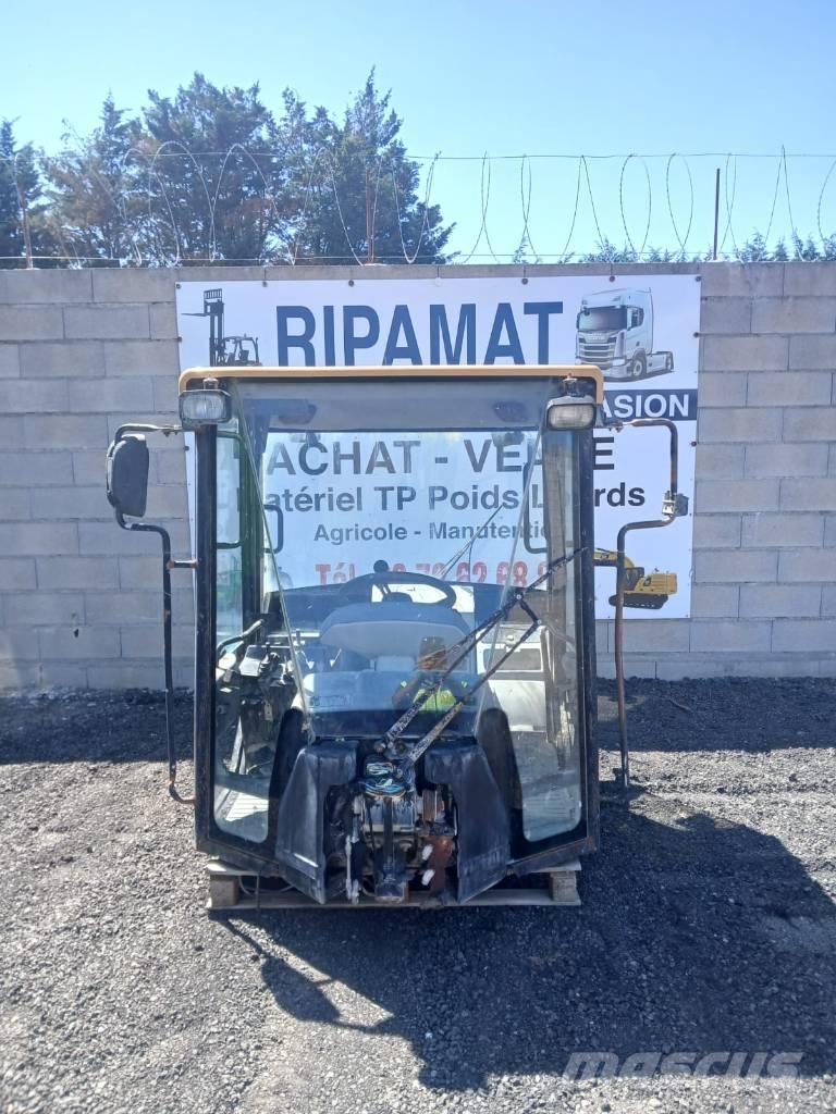 CAT 906 Kabiny a interiér