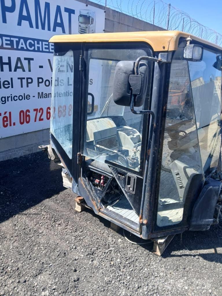 CAT 906 Kabiny a interiér