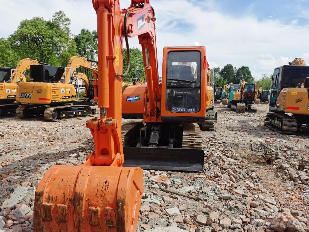 Doosan DX75 Midi rýpadla 7t - 12t