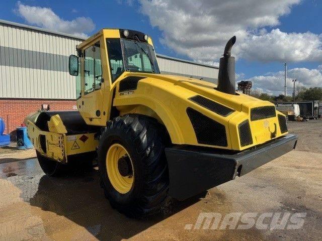 Bomag BW 213 D H-4 Tahačové válce