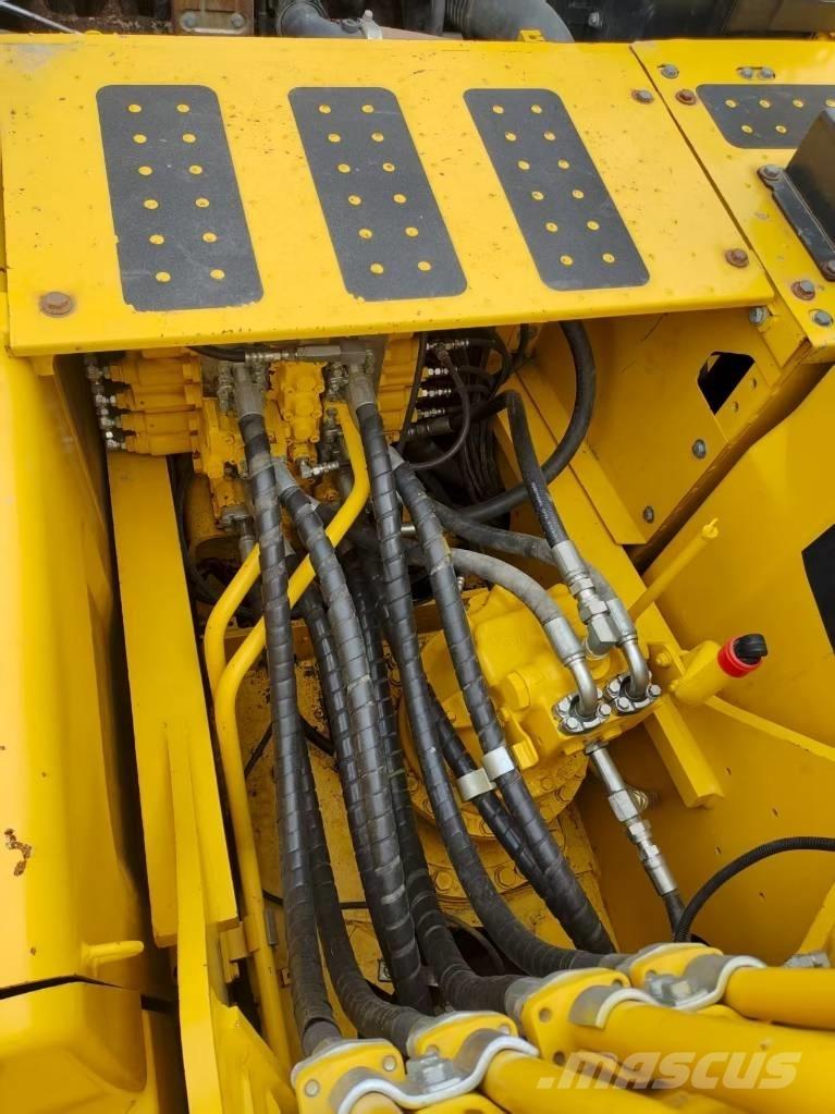 Komatsu PC 210 Pásová rýpadla