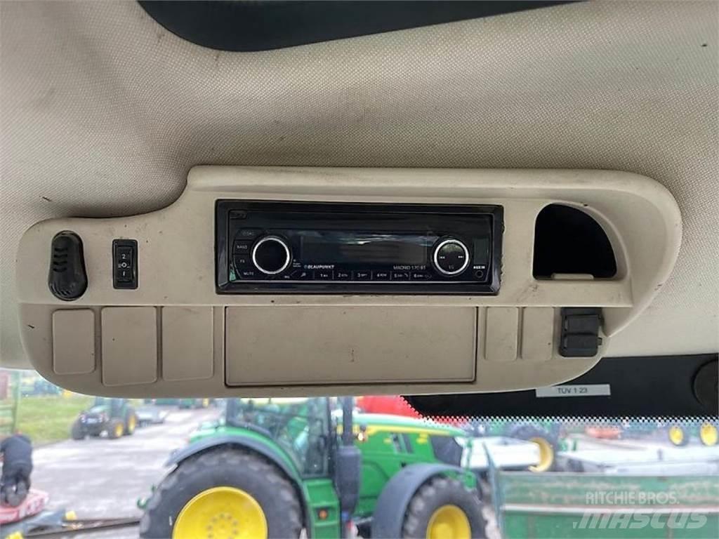 John Deere 6155R Traktory