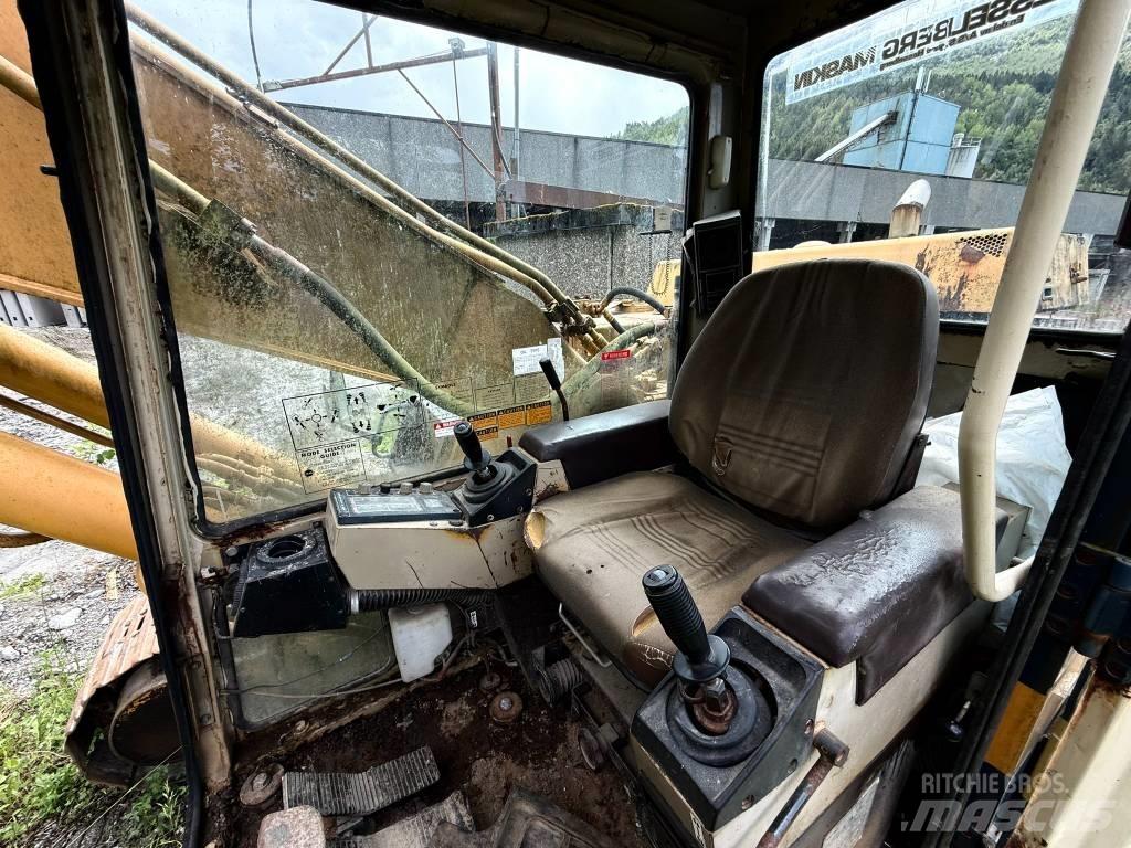 Komatsu PC 200-3 Pásová rýpadla