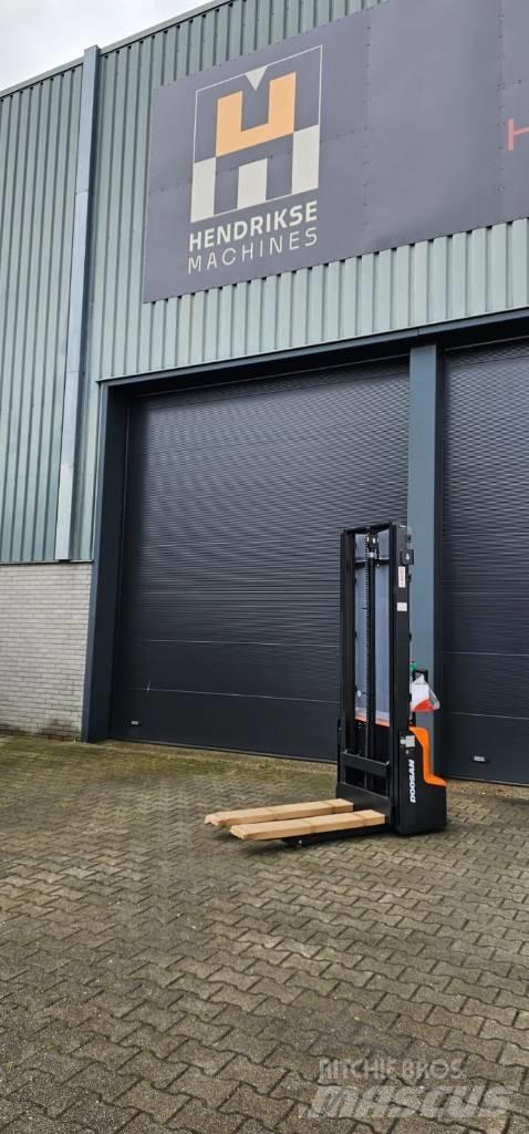 Doosan LSM 12 N Ručně vedené vysokozdvižné vozíky