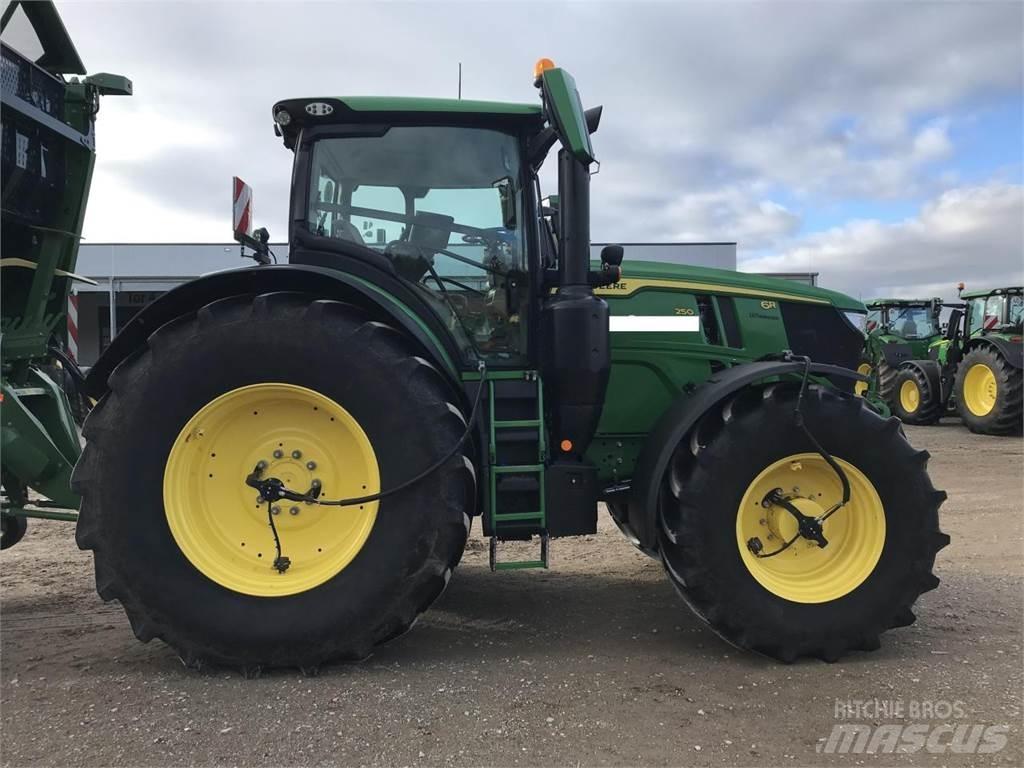 John Deere 6R 250 Traktory