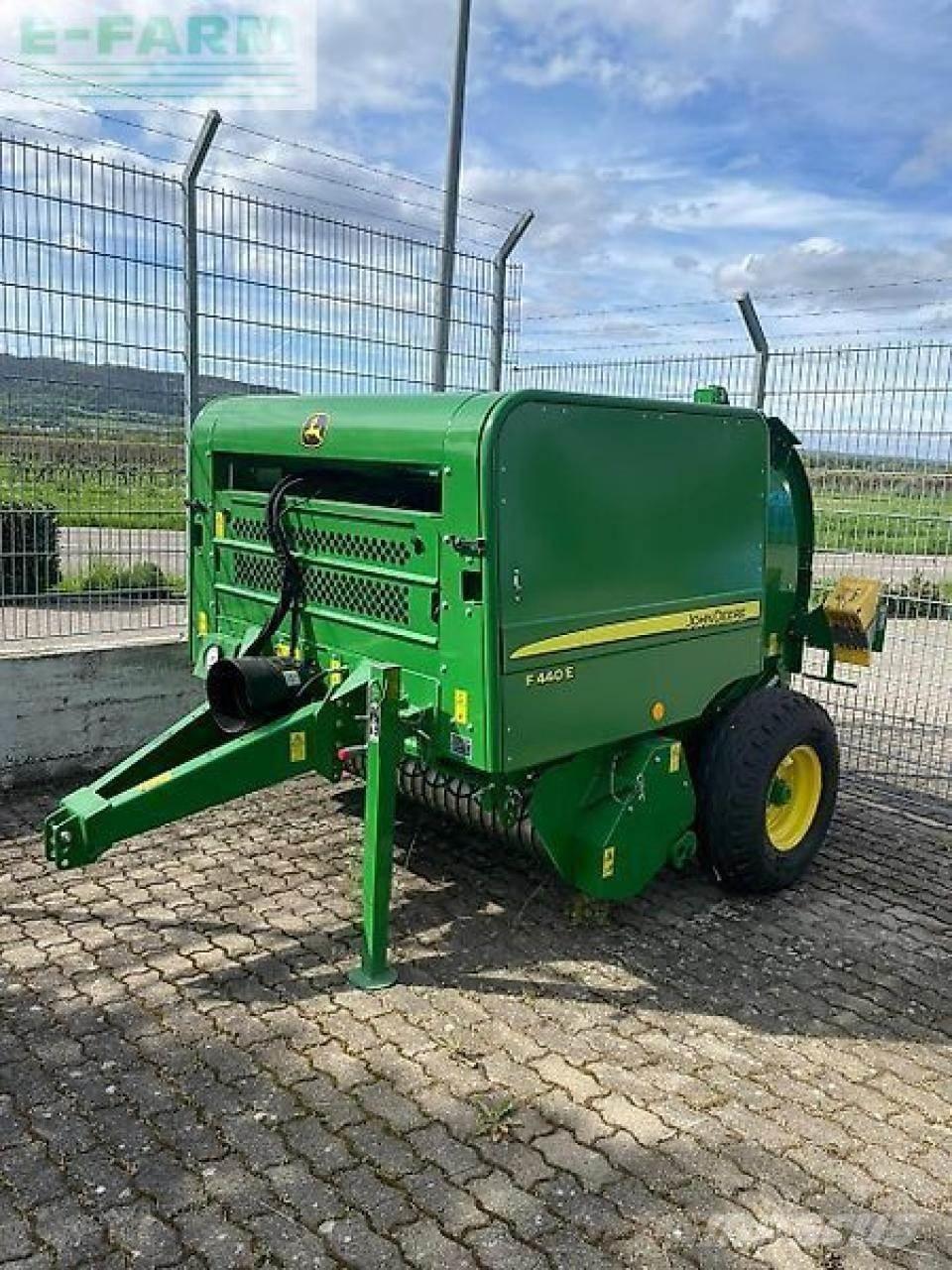 John Deere f440e Lis na hranaté balíky