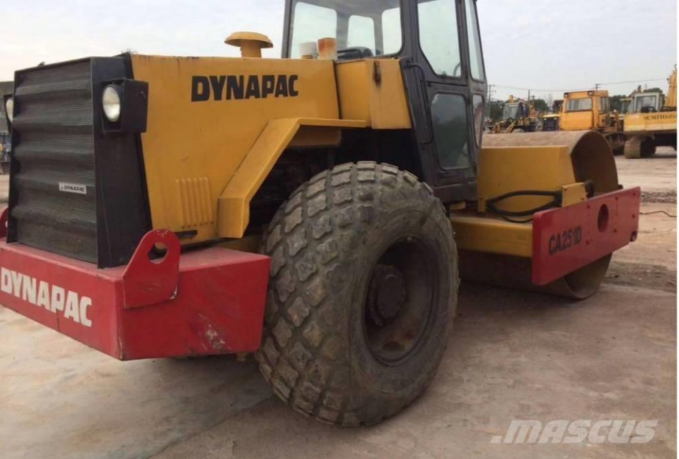 Dynapac CA 251 D Tahačové válce