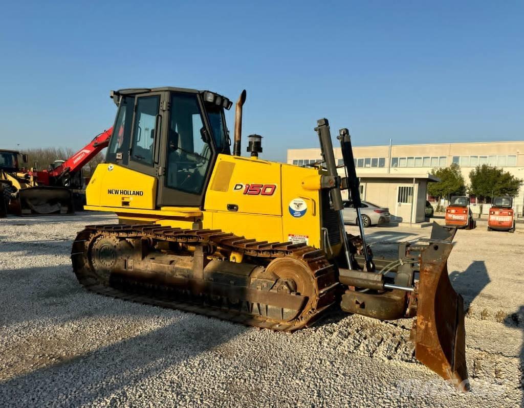 New Holland D 150 Pásové dozery