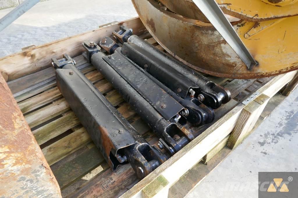 CAT 525D Grapple Doprava – ostatní