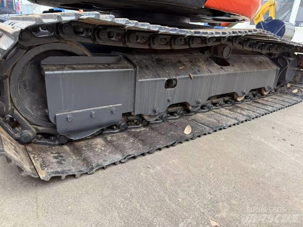 Kubota 163 Pásová rýpadla