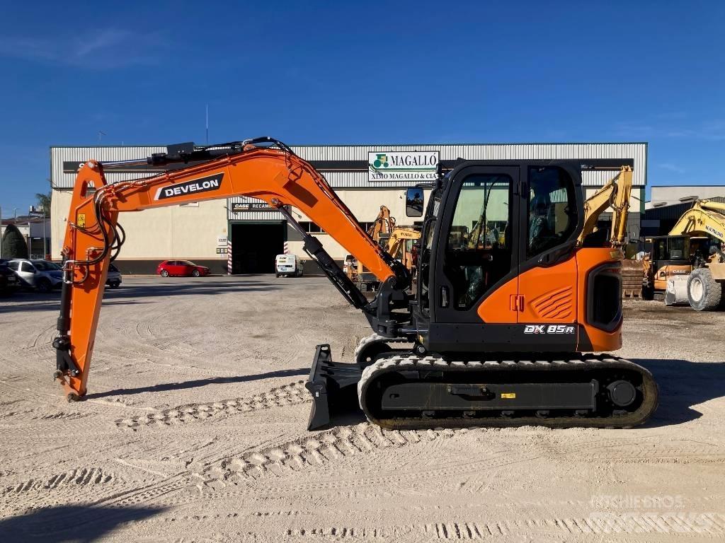 Develon DX 85 R-7 Midi rýpadla 7t - 12t