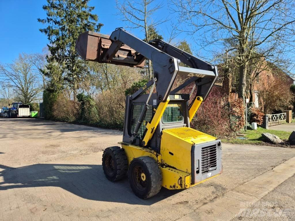 New Holland LS 160 Smykem řízené nakladače