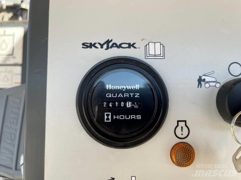 SkyJack SJ63AJ Kloubové plošiny