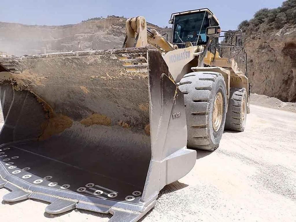 Komatsu WA600-8EO Kolové nakladače