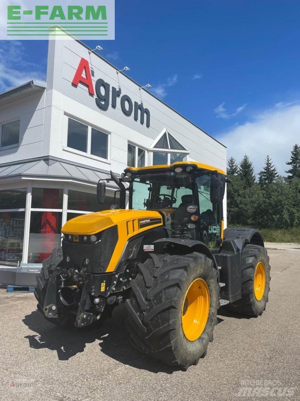 JCB fastrac 4220 Traktory