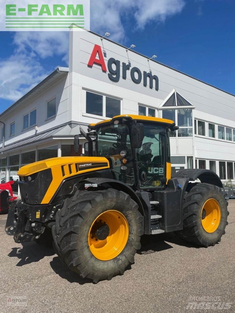JCB fastrac 4220 Traktory