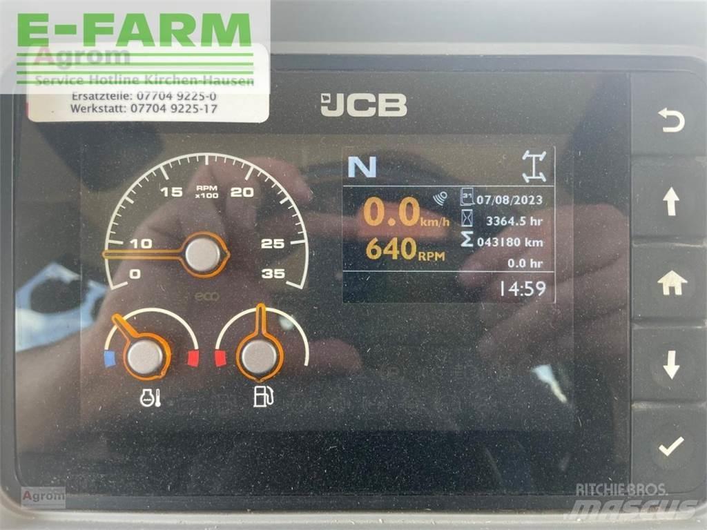 JCB fastrac 4220 Traktory