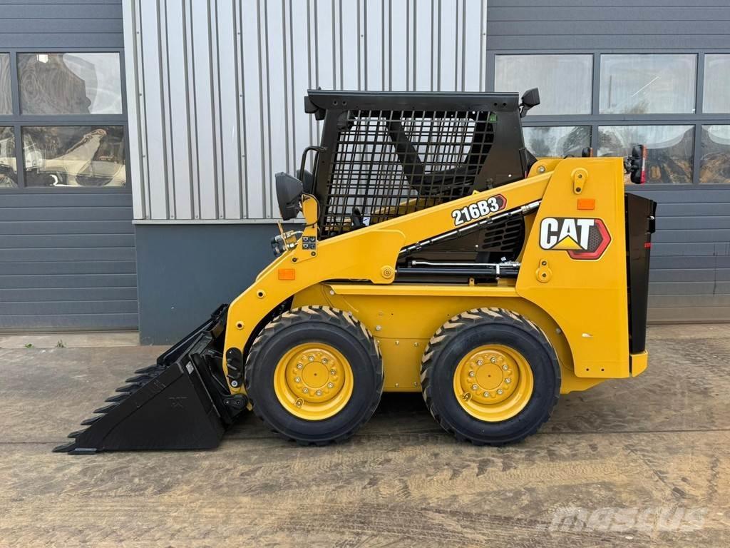 CAT 216B3 Kolové nakladače