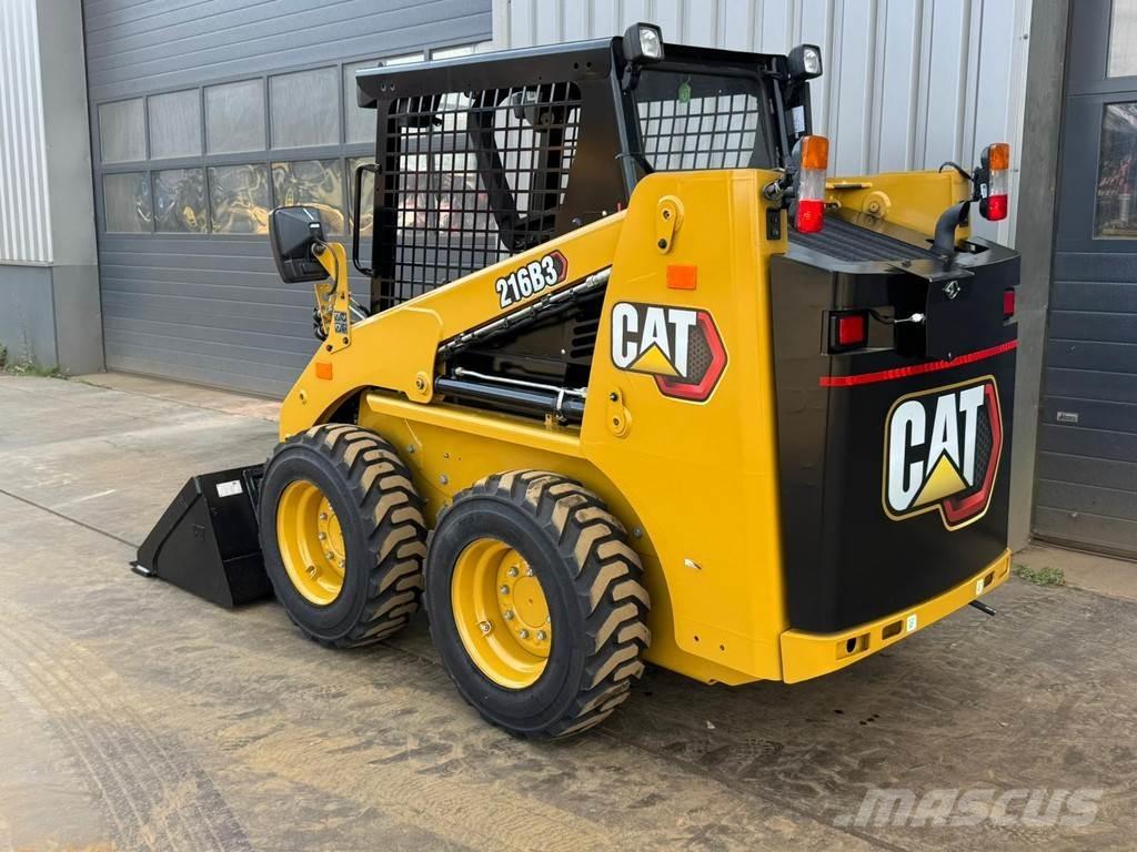 CAT 216B3 Kolové nakladače