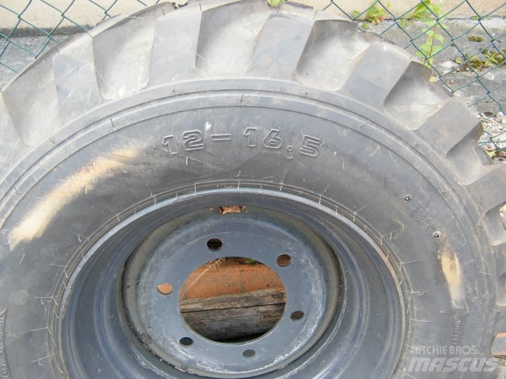 Kumho 12-16,5 Pneumatiky, kola a ráfky