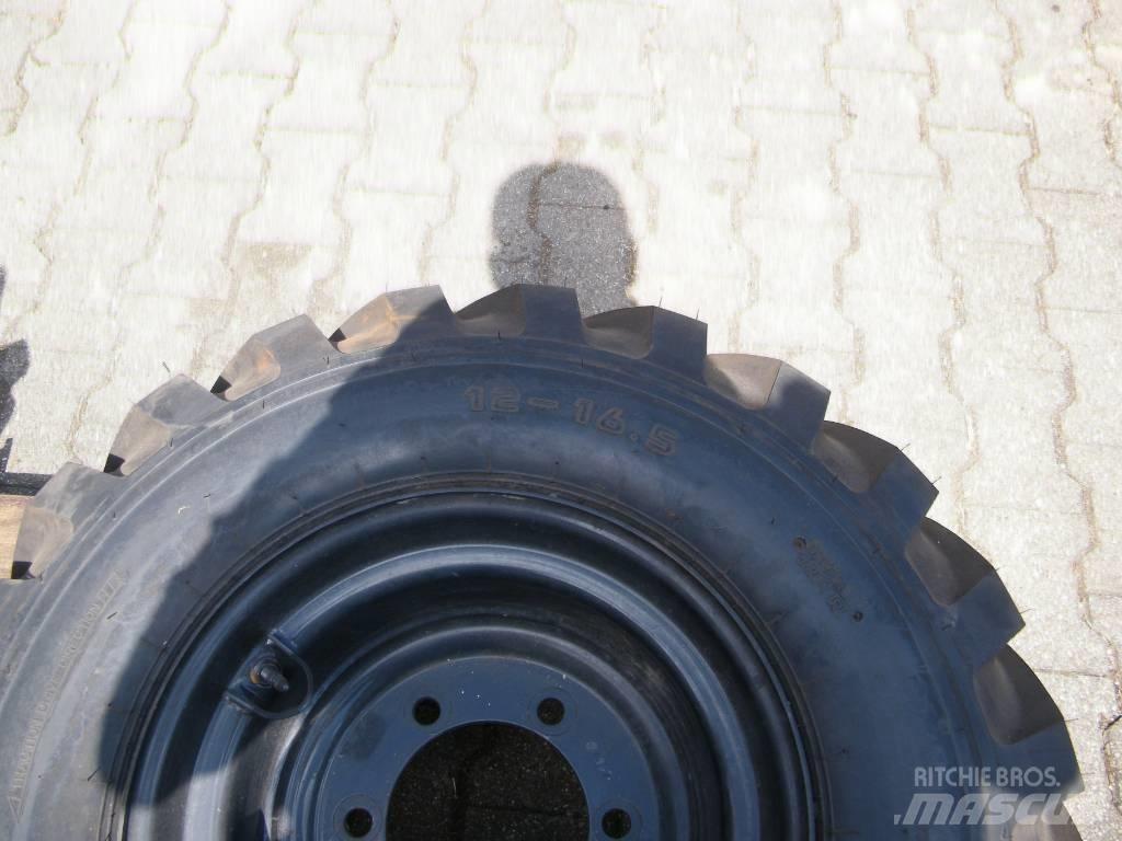 Kumho 12-16,5 Pneumatiky, kola a ráfky
