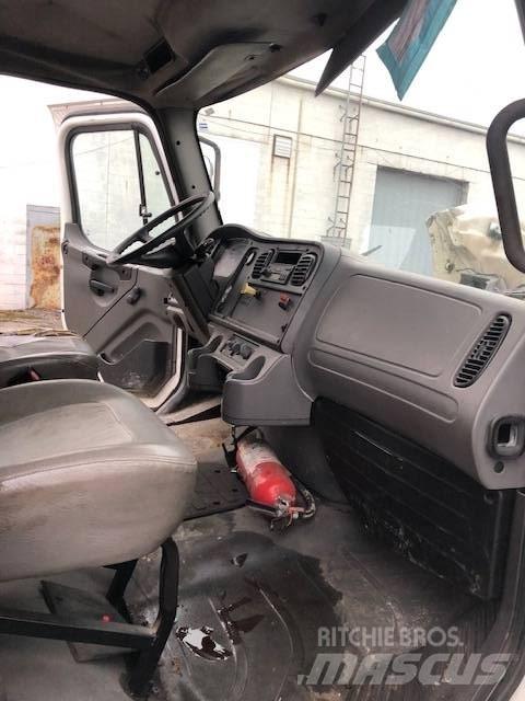 Freightliner m2 Skříňová nástavba