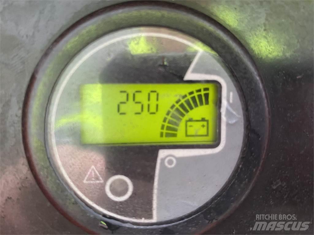 Manitou 80VJR Vertikální sloupové výtahy