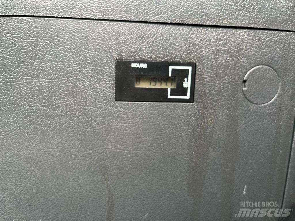 Hyundai HX 140 AL Pásová rýpadla