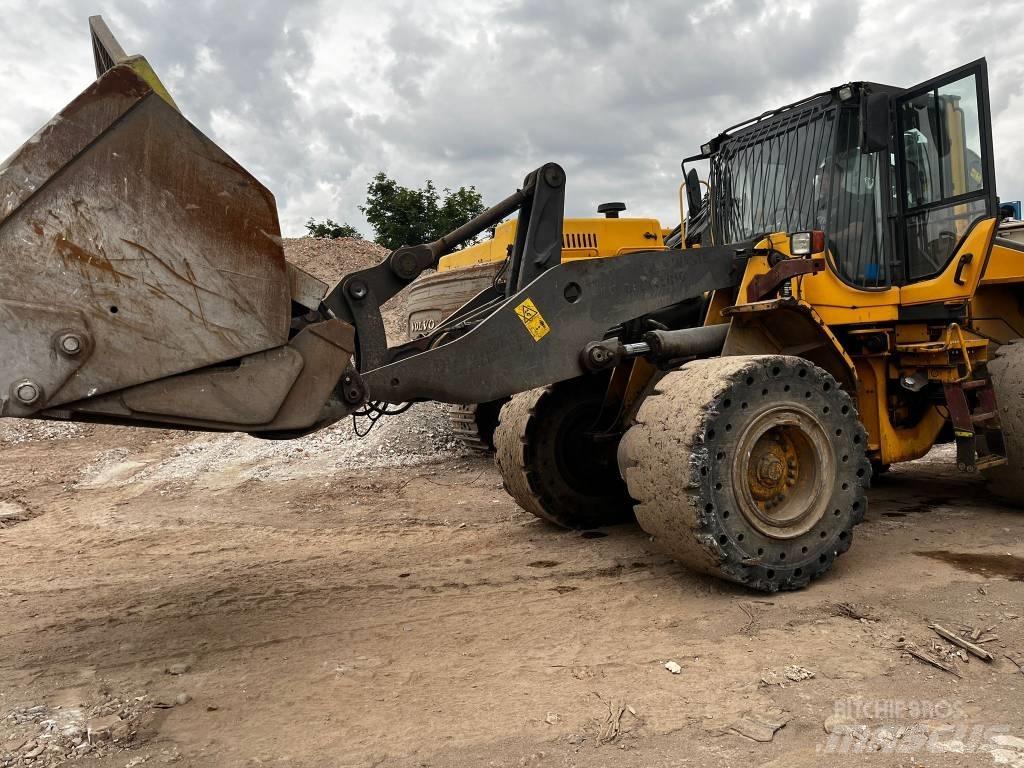 Volvo L 120 F Kolové nakladače