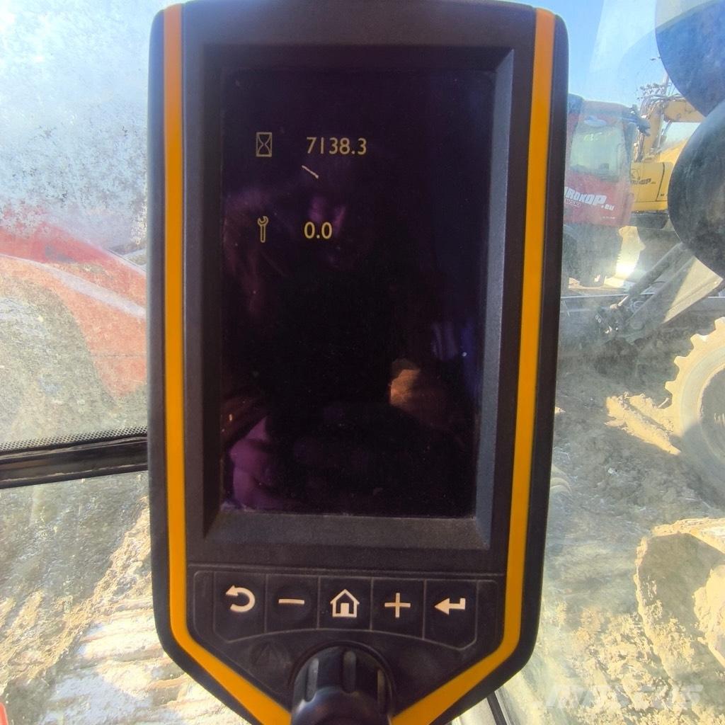 JCB JS 300 Pásová rýpadla
