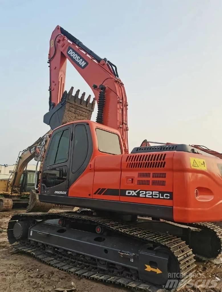 Doosan DX225 Pásová rýpadla