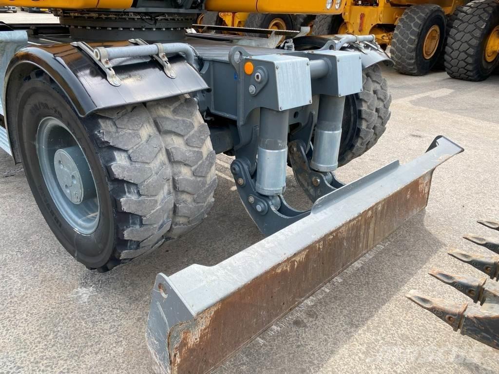 Liebherr A914 NVT Speciální bagry