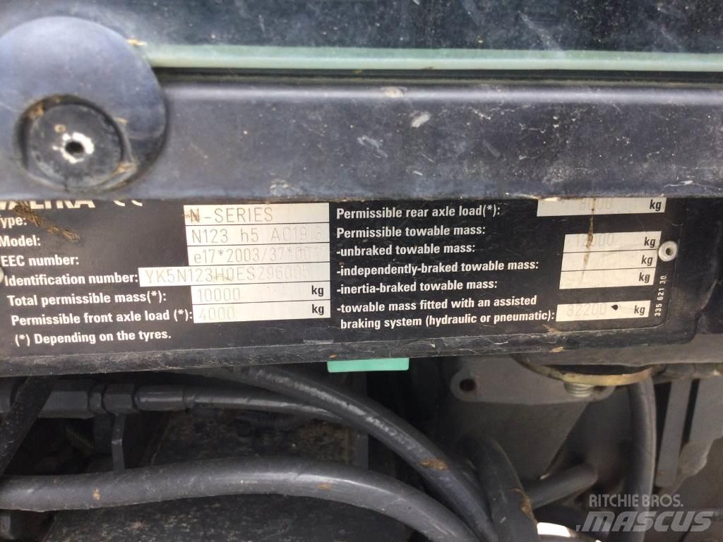 Valtra N123 Traktory