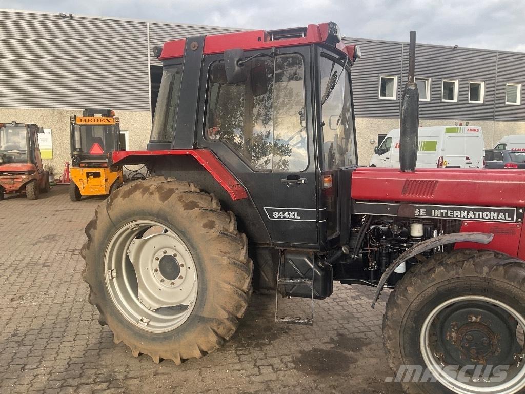 Case IH 844 xla Traktory