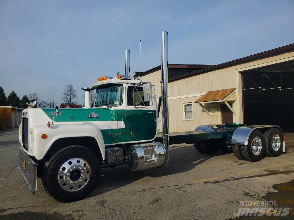 Mack R700 Nákladní vozidlo bez nástavby