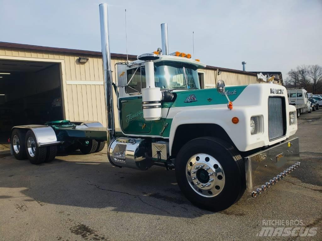 Mack R700 Nákladní vozidlo bez nástavby