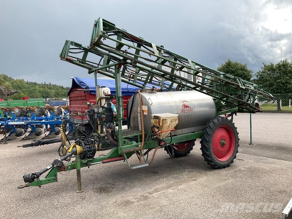 Moteska 2500 Tažené postřikovače