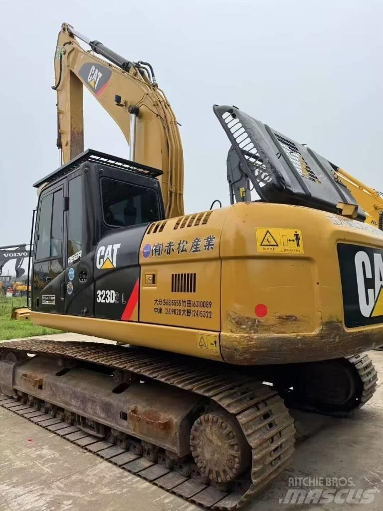 CAT 323D Pásová rýpadla