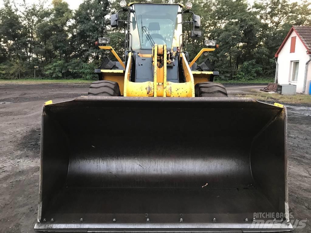Komatsu WA320-5H Kolové nakladače