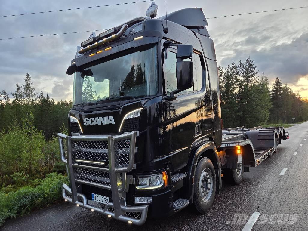 Scania R 450 Nákladní automobily pro přepravu lesních strojů