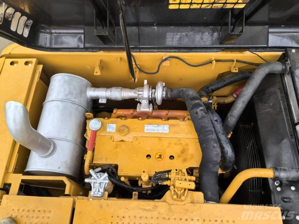 CAT 320D2 Midi rýpadla 7t - 12t