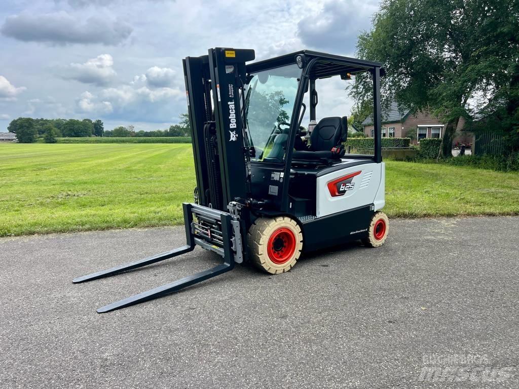 Bobcat B 25 X-7 Plus Akumulátorové vozíky