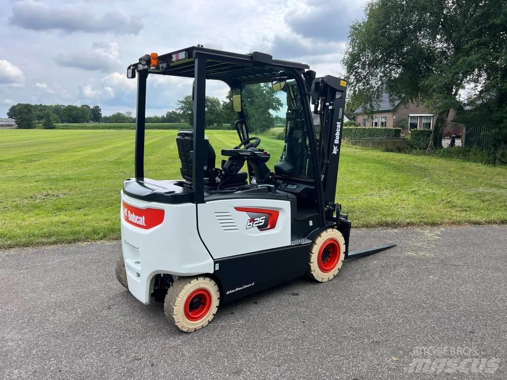 Bobcat B 25 X-7 Plus Akumulátorové vozíky