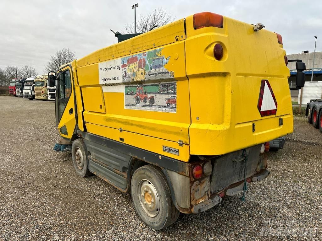 Johnston CN400 Zametací stroje