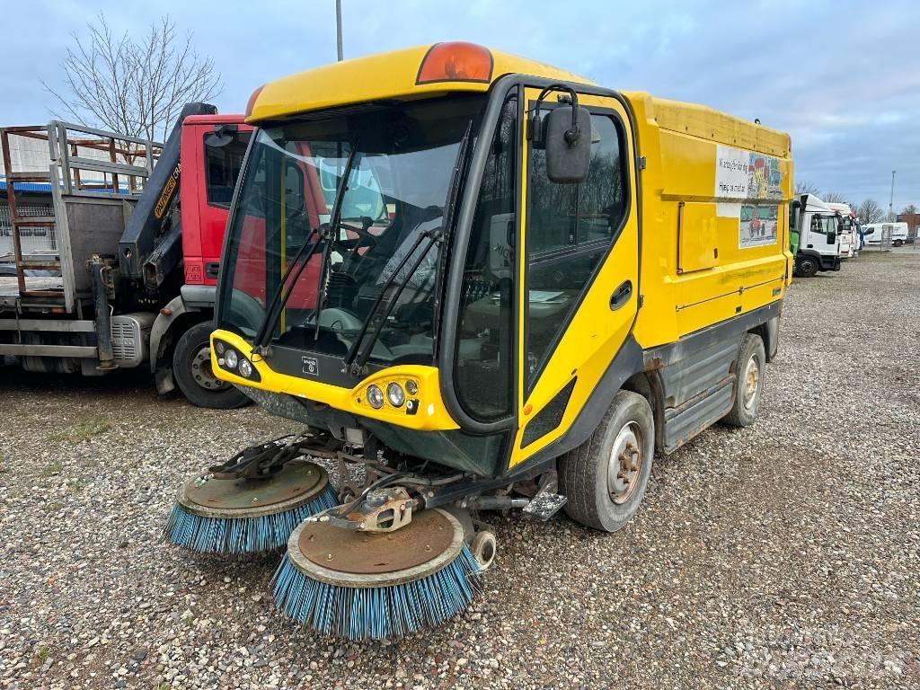 Johnston CN400 Zametací stroje