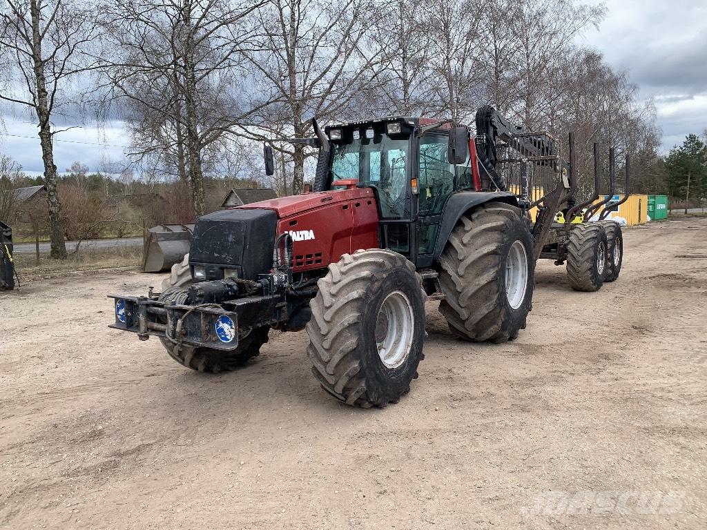 Valtra 8950 Lesní traktory